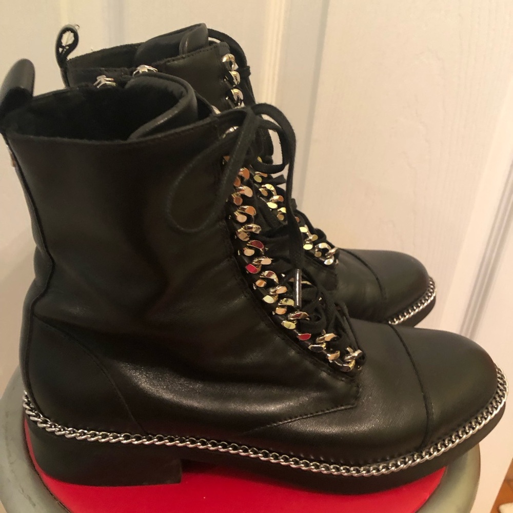 BROWN SHOES Black Leather Lace-Up Combat Boots with Chain Trim, size 7M